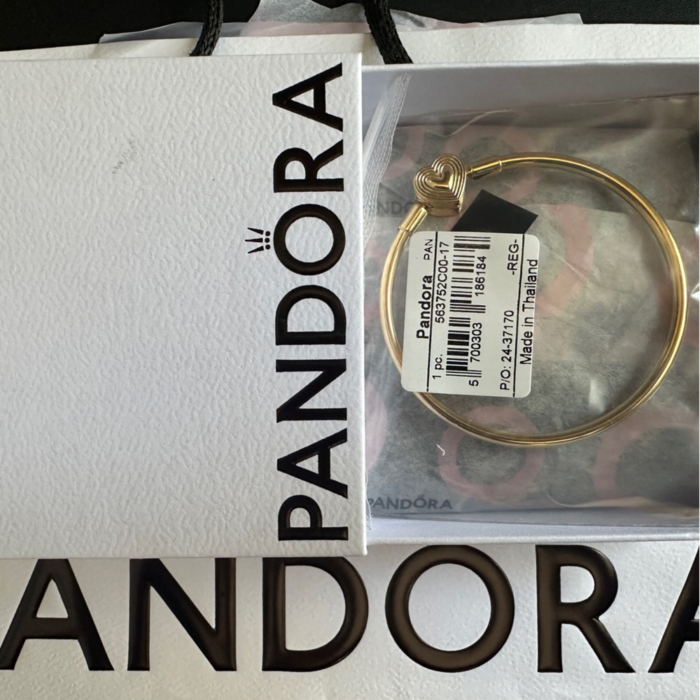 Pandora Gold Radiant Heart Bangle Bracelet new with tags